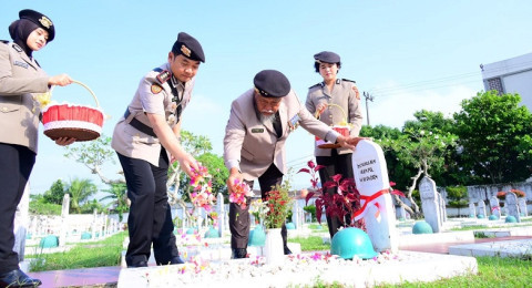 Polda Jambi Ziarah di Taman Makam Pahlawan Satria Bhakti, Kenang Jasa Para Pahlawan